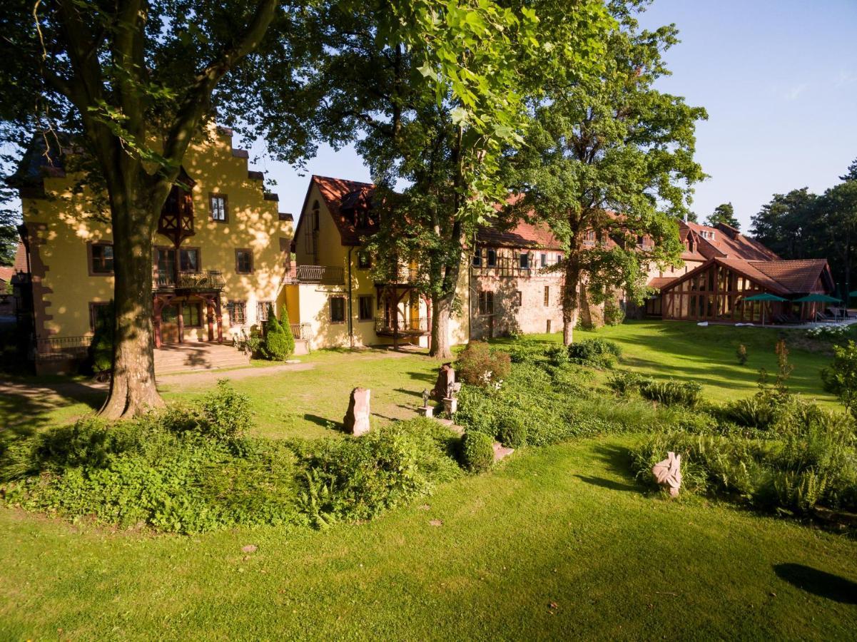 Schlosshotel Weyberhoefe Hösbach Exterior foto